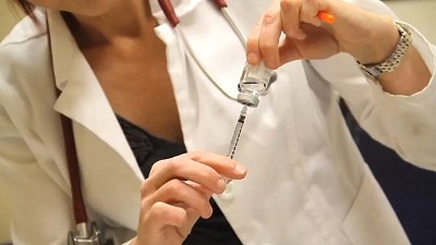 Не менее тяжкое заболевание - бешенство, лечения от которого просто нет, это относится и к человеку, в том числе